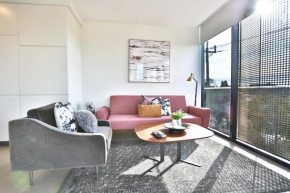 New Oakleigh Stylish 2 Bedroom APT With Beautiful View 1B, Oakleigh